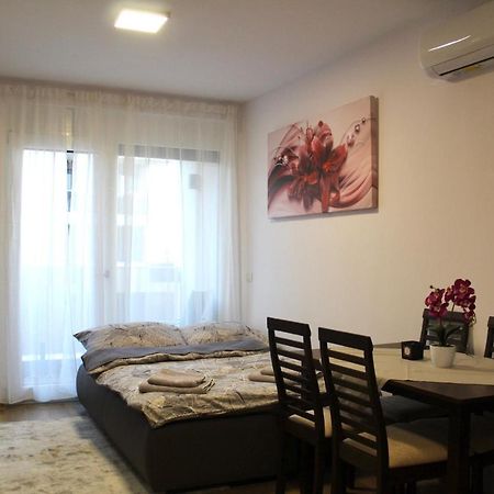 Апартаменты Apartman Sarah Орадя Экстерьер фото
