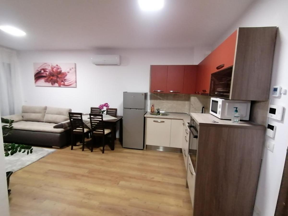 Апартаменты Apartman Sarah Орадя Экстерьер фото