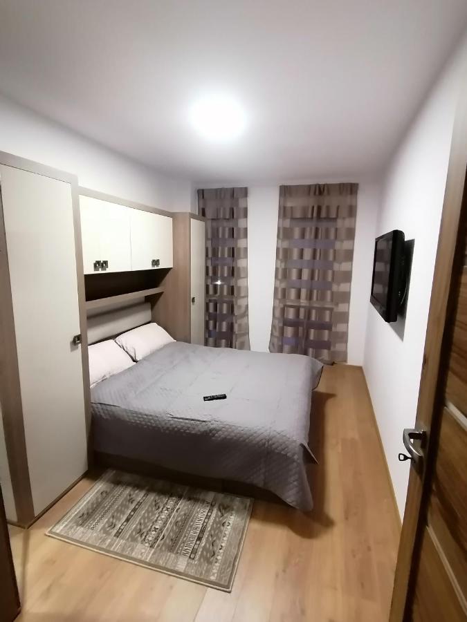 Апартаменты Apartman Sarah Орадя Экстерьер фото